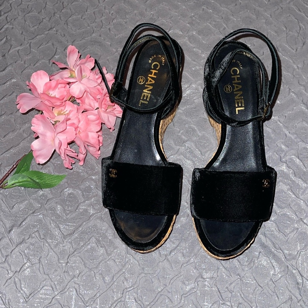 Preloved Chanel sandles black velvet excellent condition size 38 US size 7 1/2